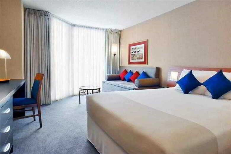 Novotel Toronto Mississauga Centre Hotel