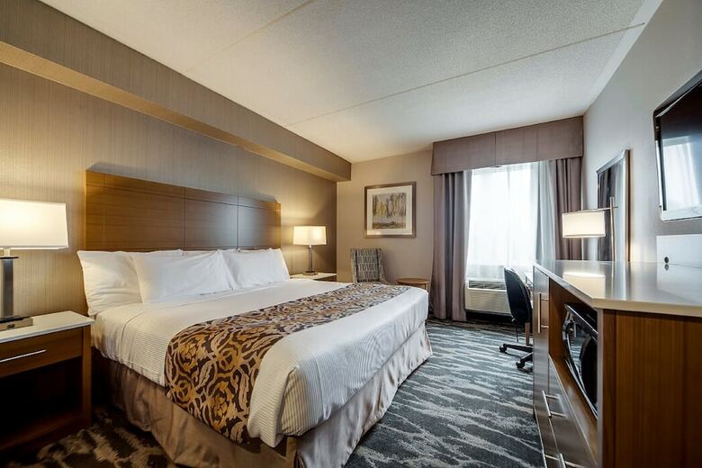 Hotel Monte Carlo Inns - Brampton Suites