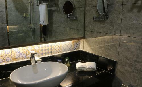 Shenzhen Longgang Jun Yi Hotel, Coco Park Shopping Mall