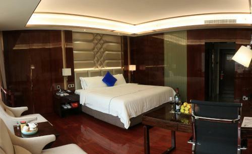 Shenzhen Longgang Jun Yi Hotel, Coco Park Shopping Mall