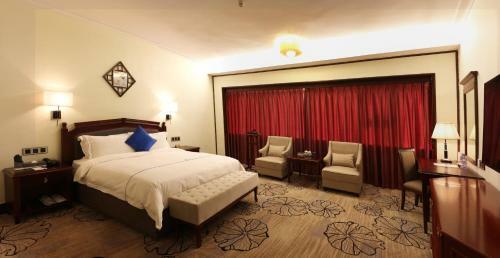 Shenzhen Longgang Jun Yi Hotel, Coco Park Shopping Mall