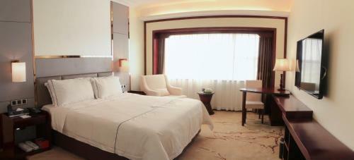 Shenzhen Longgang Jun Yi Hotel, Coco Park Shopping Mall