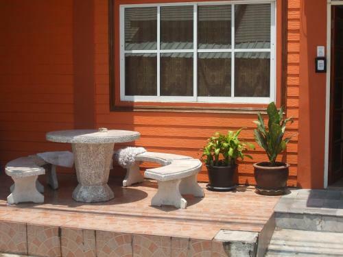 Hostal Aura House
