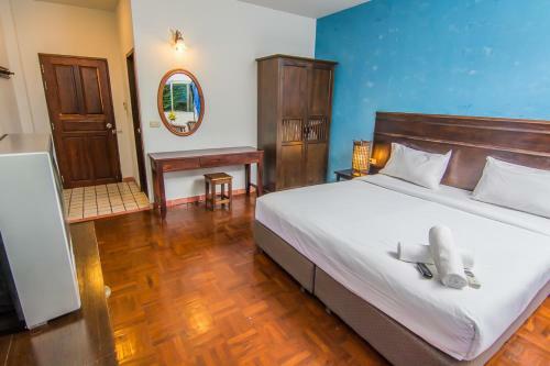 Posada Sutus Court 2