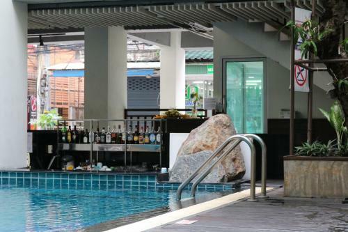 Sunshine Hotel & Residences