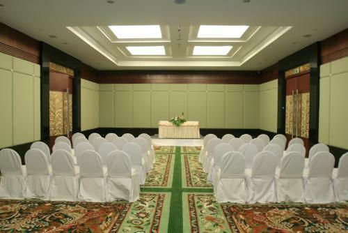 Hotel Grand Pacific Sovereign Resort & Spa