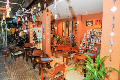 Hostal All In 1 Guesthouse