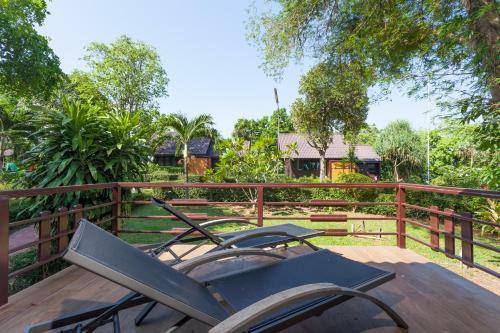 Hotel Phi Phi Natural Resort