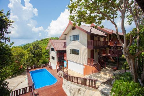 Hotel Phi Phi Natural Resort