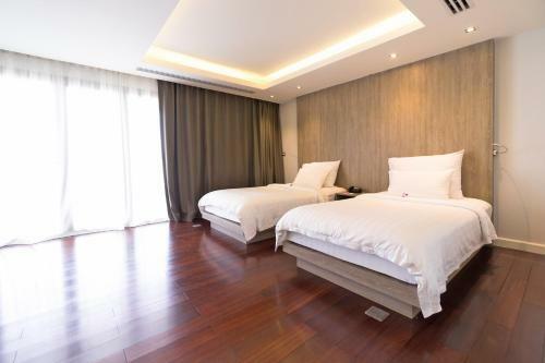 Hotel The Nchantra Pool Suite Phuket