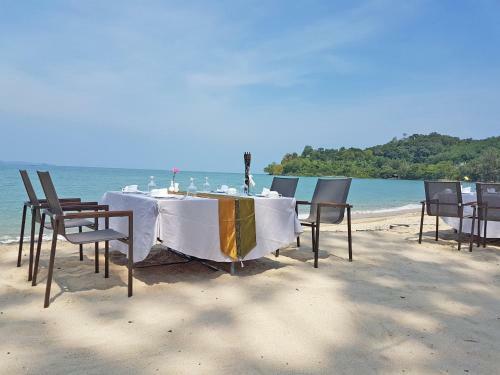 Hotel The Nchantra Pool Suite Phuket