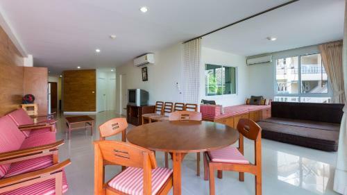 Apartamentos Baan Poolom Beachfront Condominium