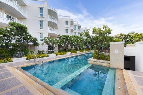Apartamentos Baan Poolom Beachfront Condominium