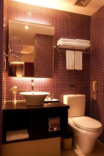 Shenzhen Caa Holy Sun Hotel, Luohu Railway Station