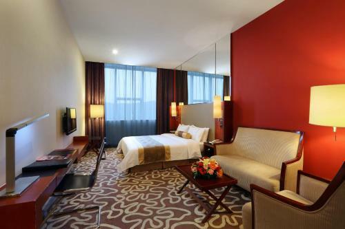 Shenzhen Caa Holy Sun Hotel, Luohu Railway Station