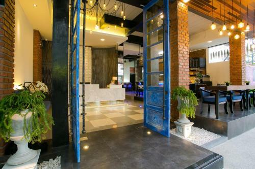 Hostal The House Patong