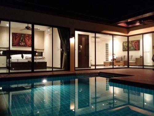Plunge Tropical Villa