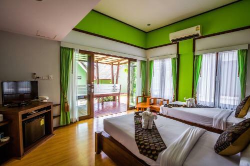 Hotel Phi Phi Andaman Beach Resort