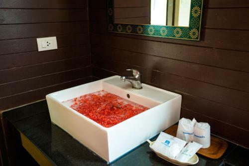Hotel Phi Phi Andaman Beach Resort