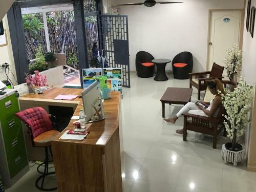 Hostal B Place Guesthouse