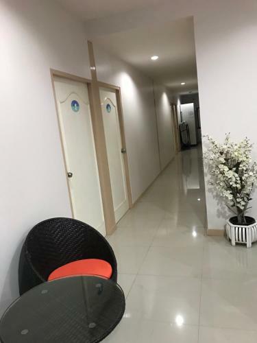 Hostal B Place Guesthouse