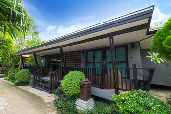 Hostal Ibiza House Phi Phi