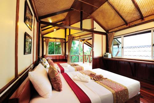 Hotel Phuphaya Seaview Resort