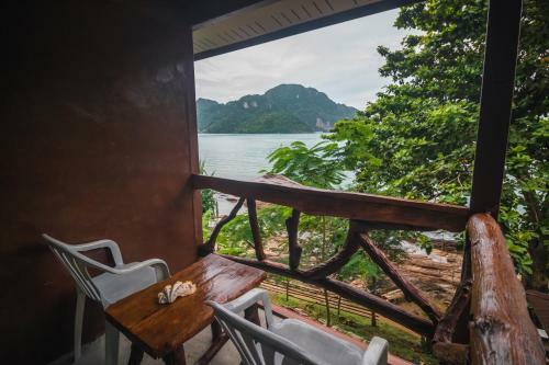 Hotel Phi Phi Sunset Bay Resort