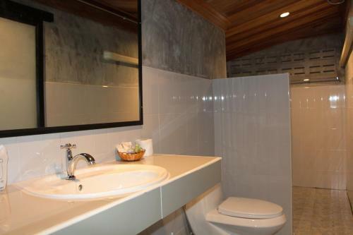 Hostal The Noi Guest House & Restaurant