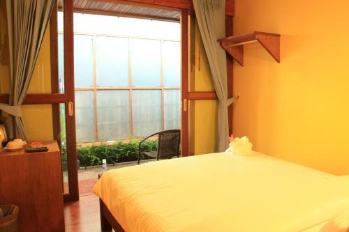 Hostal The Noi Guest House & Restaurant
