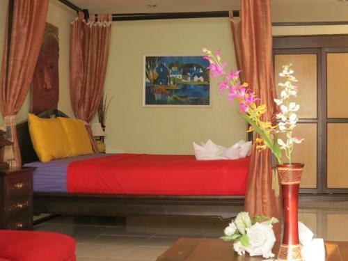 Jomtien Plaza Suite Apartments