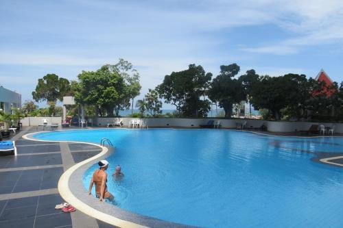 Jomtien Plaza Suite Apartments