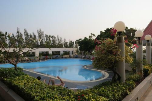 Jomtien Plaza Suite Apartments