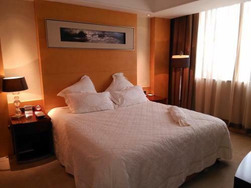 Yizui Crown Hotel