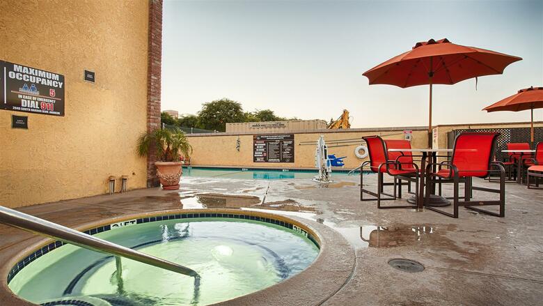 Hotel Best Western Raffles Inn & Suites