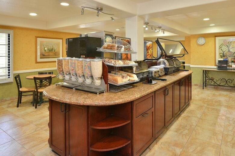 Hotel Best Western Raffles Inn & Suites