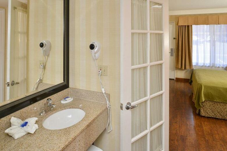 Hotel Best Western Raffles Inn & Suites