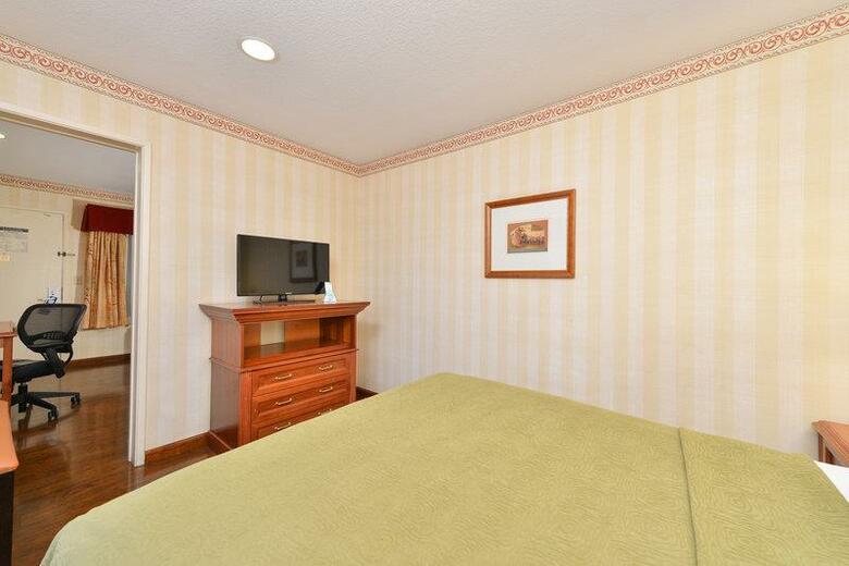 Hotel Best Western Raffles Inn & Suites
