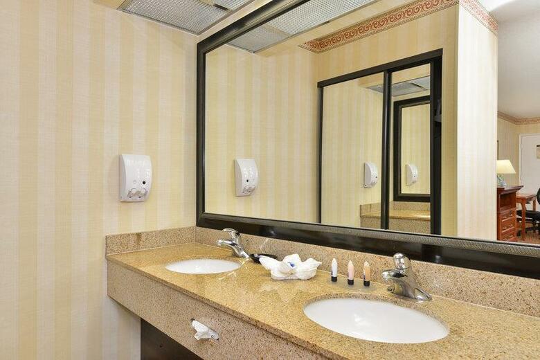 Hotel Best Western Raffles Inn & Suites