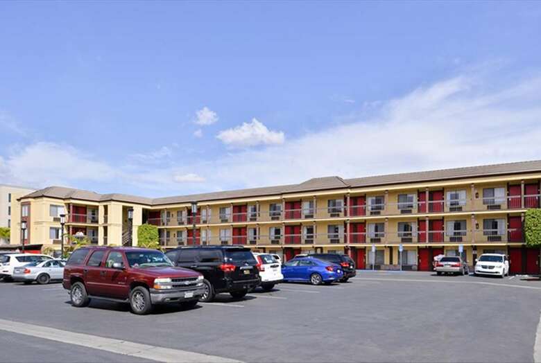 Hotel Best Western Raffles Inn & Suites