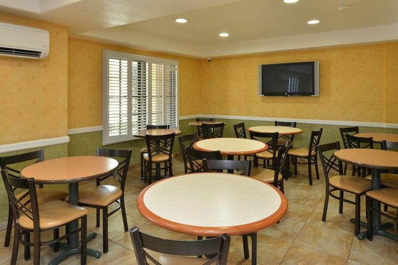 Hotel Best Western Raffles Inn & Suites