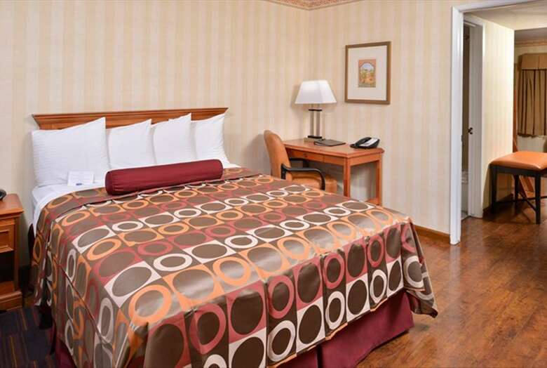 Hotel Best Western Raffles Inn & Suites