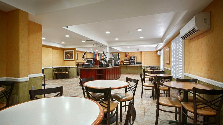 Hotel Best Western Raffles Inn & Suites