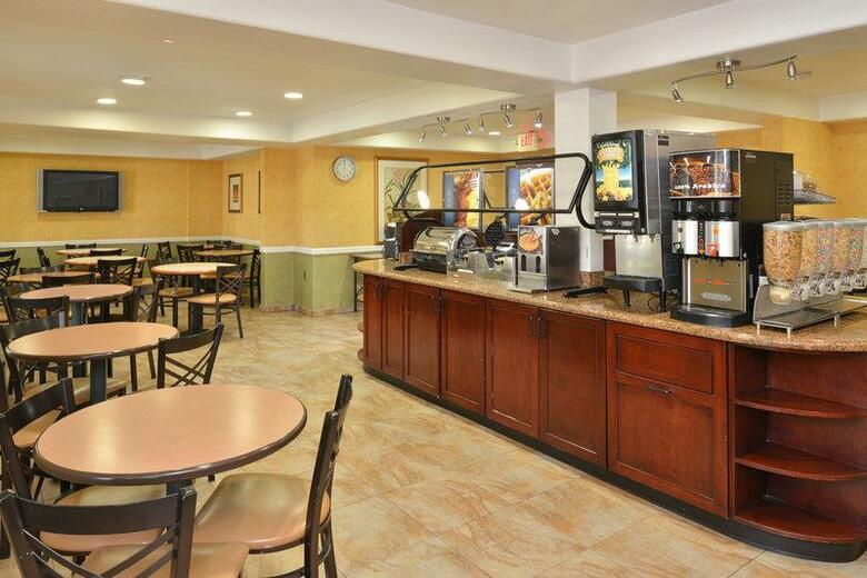 Hotel Best Western Raffles Inn & Suites