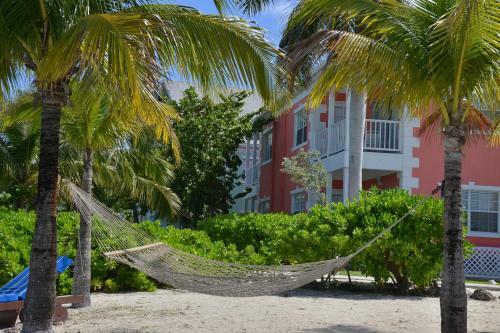 Hotel Sandyport Beach Resort