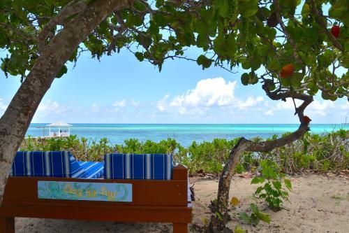 Hotel Sandyport Beach Resort