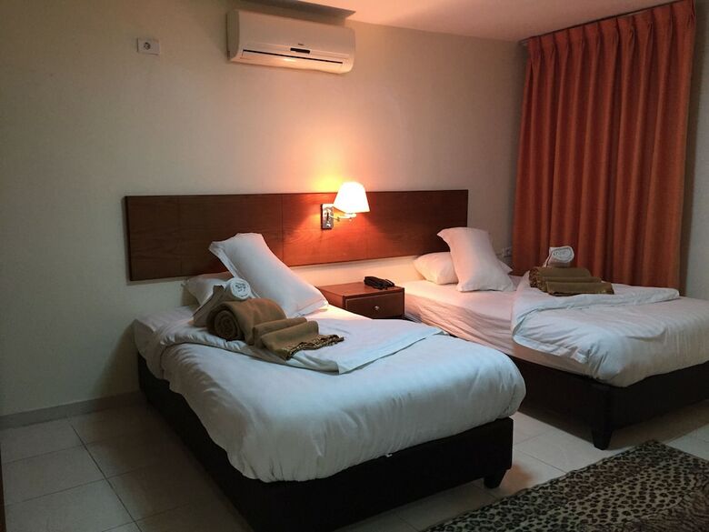 Zaina Plaza Hotel