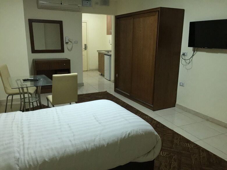 Zaina Plaza Hotel