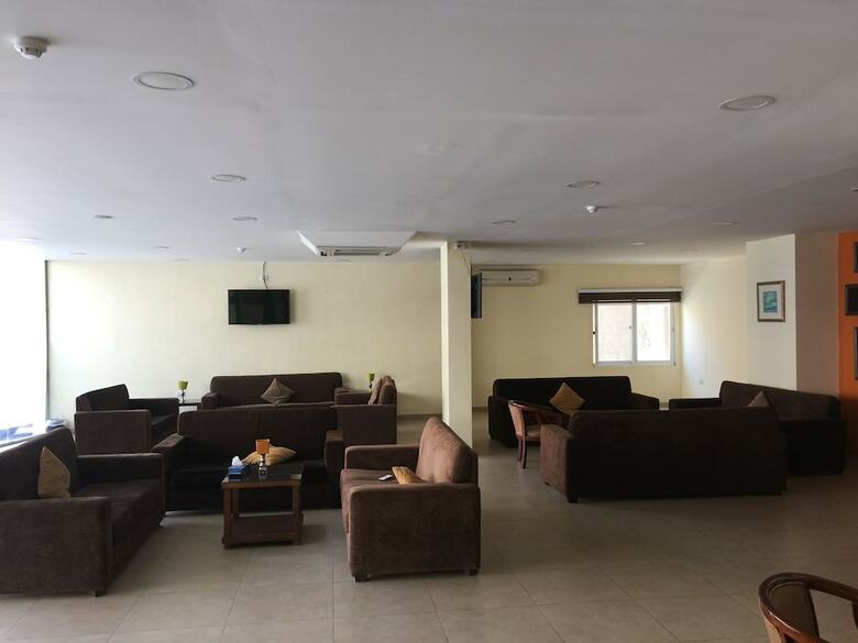 Zaina Plaza Hotel