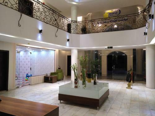 Apartamento Crown Glory Hotel Suites